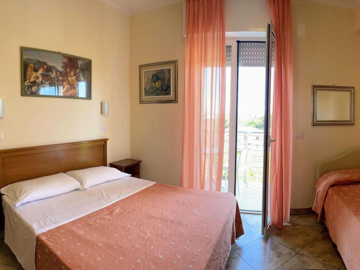 מילאנו מריטימה Hotel Franca מראה חיצוני תמונה