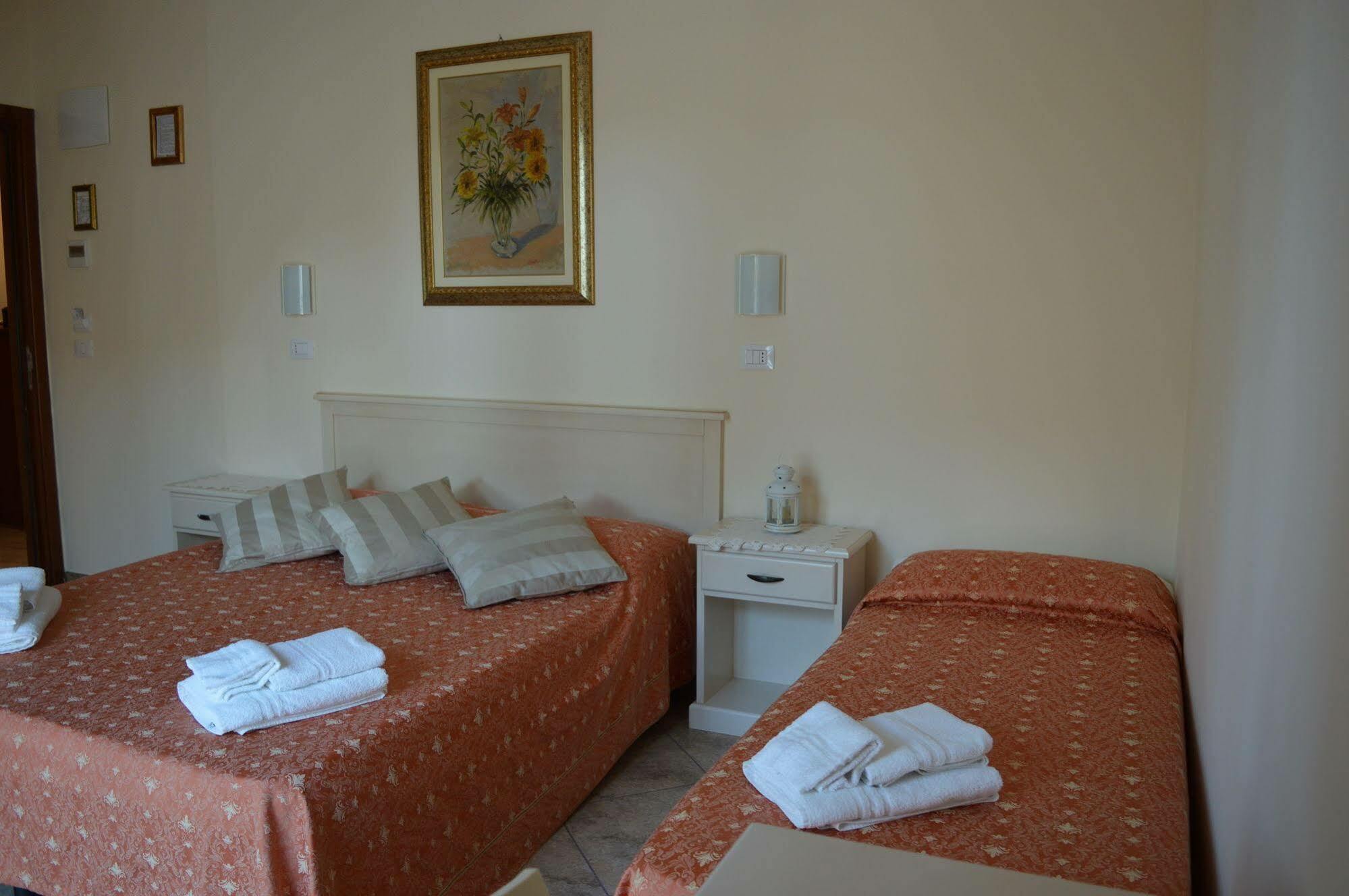 מילאנו מריטימה Hotel Franca מראה חיצוני תמונה