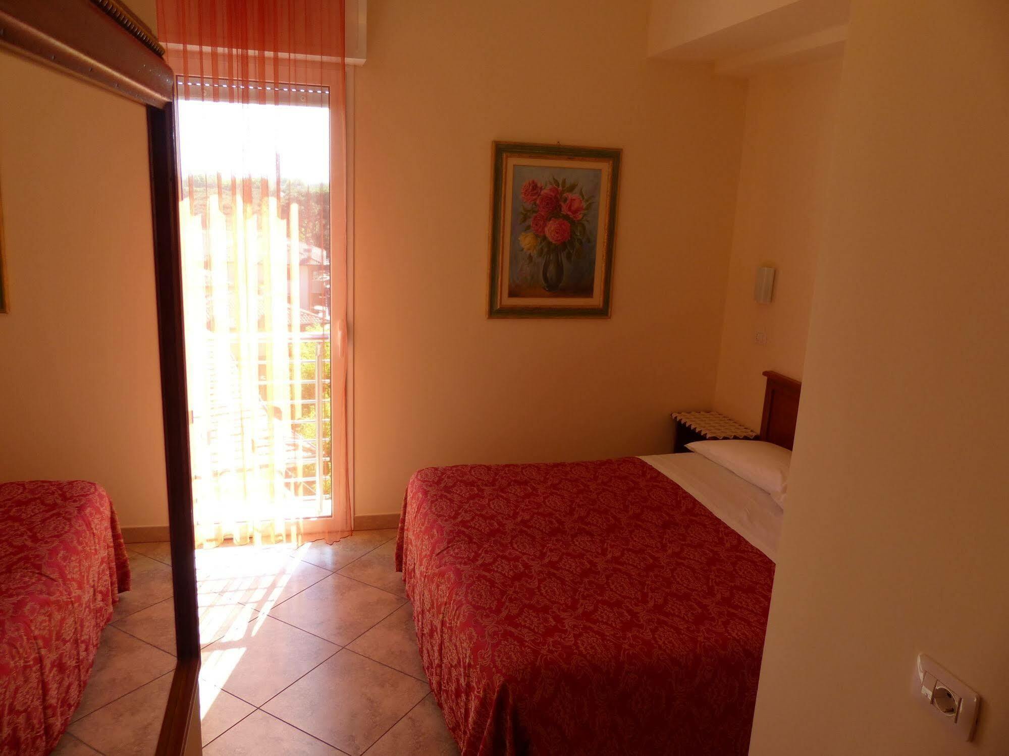 מילאנו מריטימה Hotel Franca מראה חיצוני תמונה